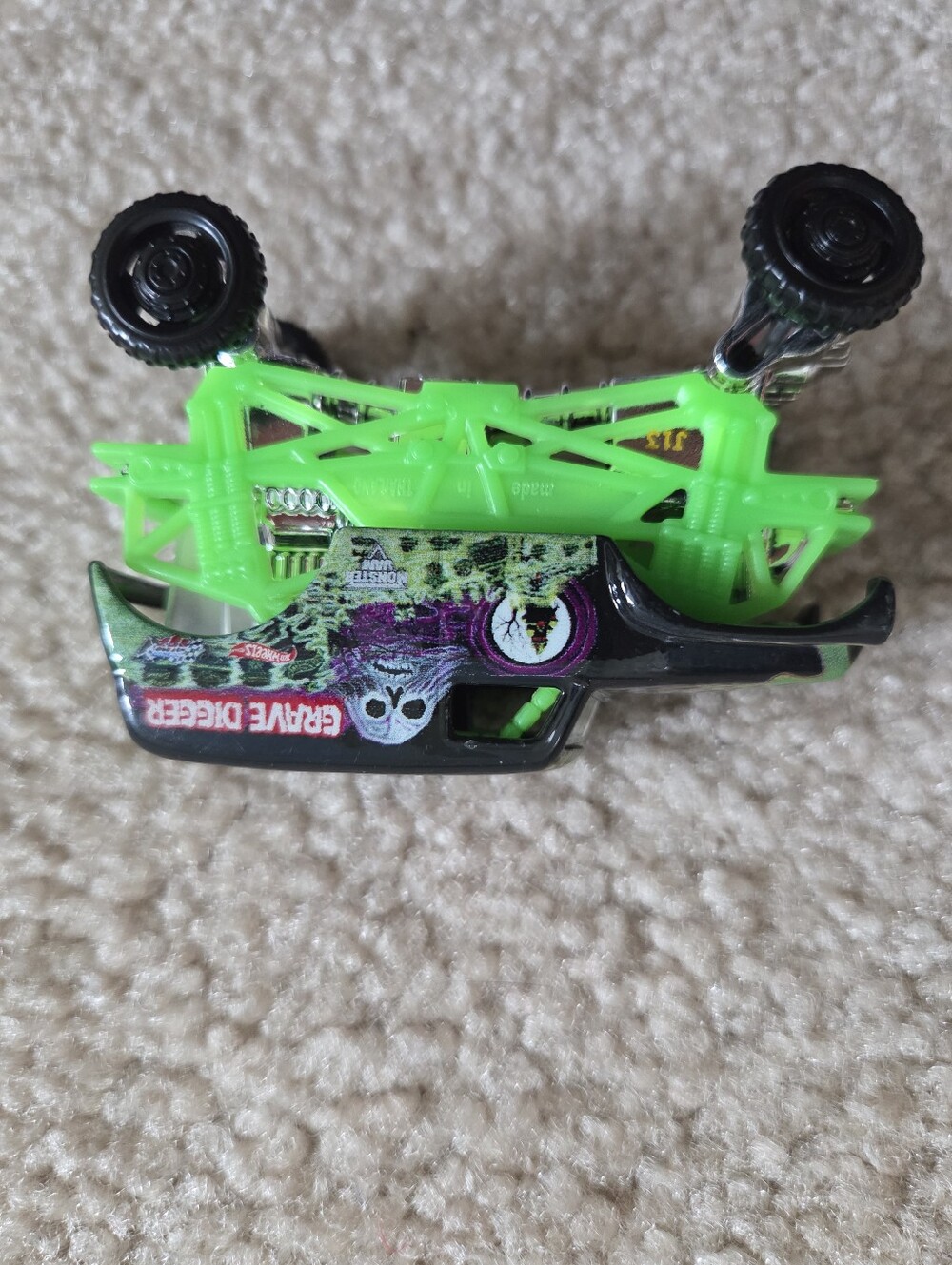 Monster Jam Grave Digger: 4 Time Champion 2019 Silver Chrome - Glow In The Dark - Picture 10 of 16